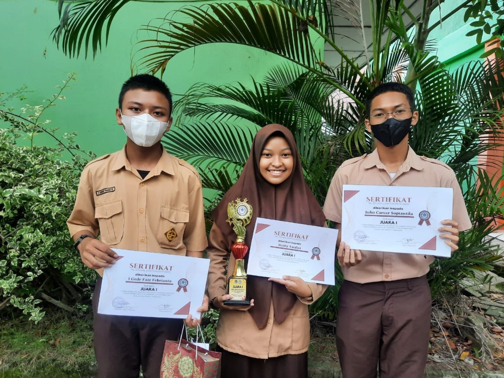Juara 1 lomba Cerdas Cermat Matematika 2022